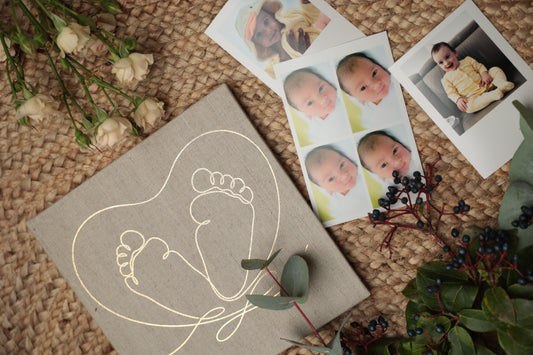 Set 2 în 1 pentru mămici: Cartea Bebelușului și Album Foto